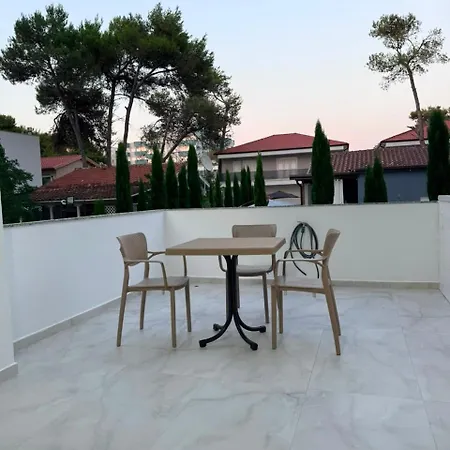 Apartment Coastal Pine *